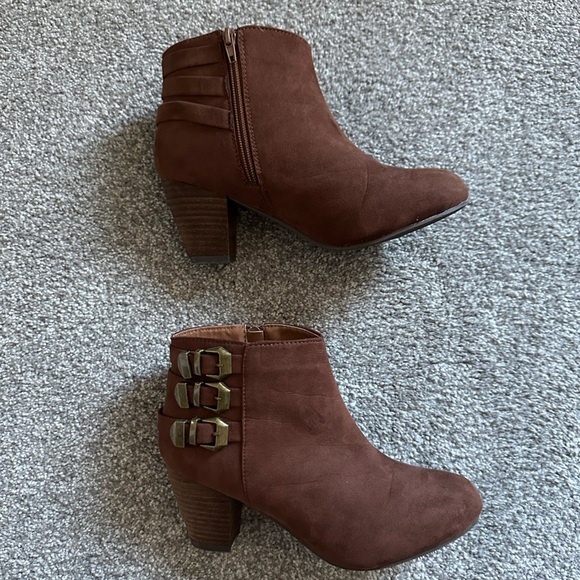 Ankle boots - Picture 1 of 10